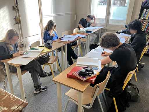 5 élèves en cours hebdomadaires soutien en maths à Paris