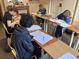 salle de classe des Cours Thierry à Paris pour les cours en petits groupes
